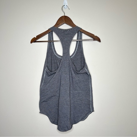 Lululemon Yogi Racerback Front Pocket Pinstripe Black & White Tank Size 6 - Picture 5 of 7